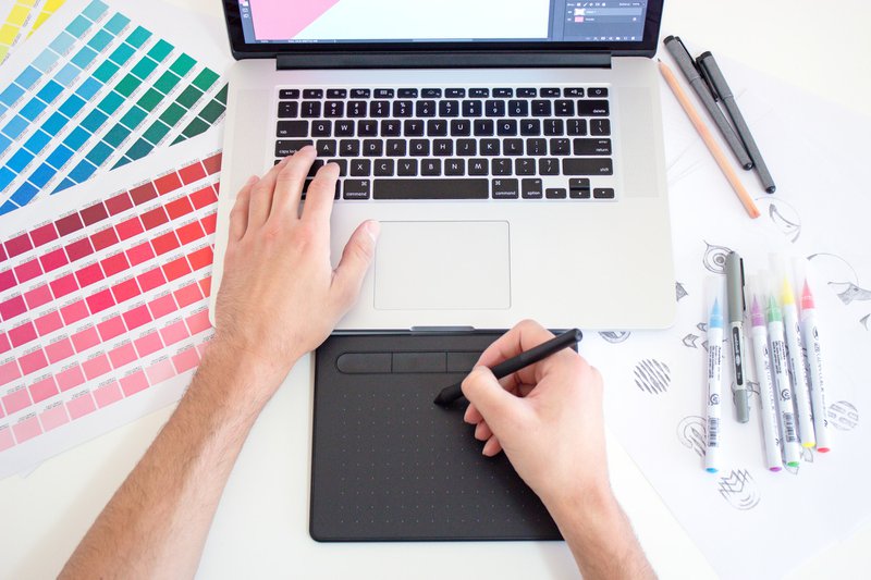 graphic design vs illustration